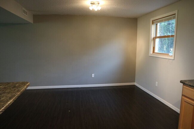 Building Photo - 507 West Fargo
