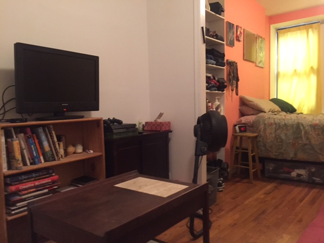 Primary Photo - 261 E 10th St