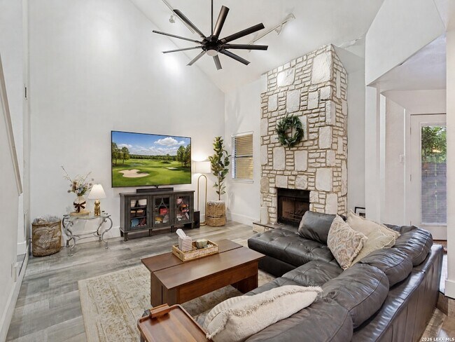Foto del edificio - 8535 Echo Creek Ln