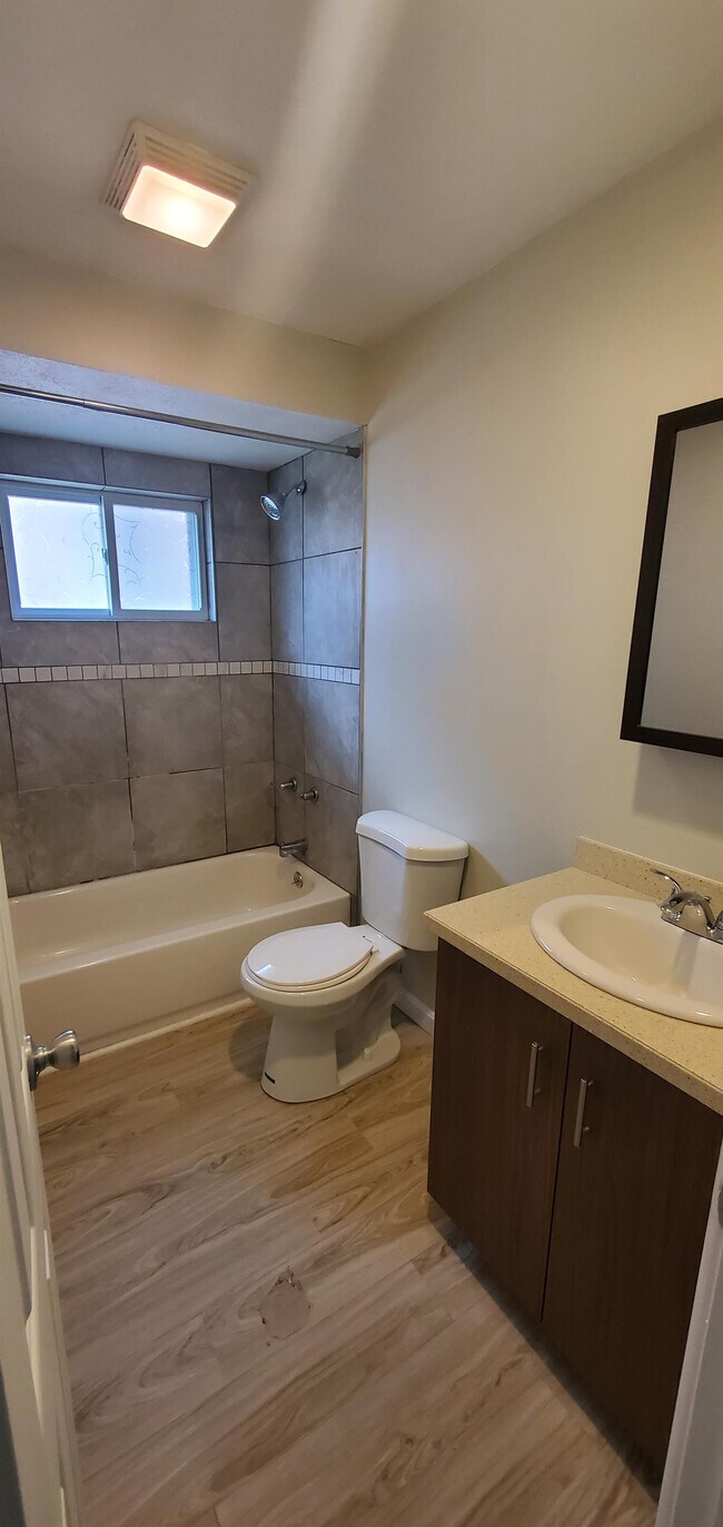 Foto del edificio - 271 Kendall Ave