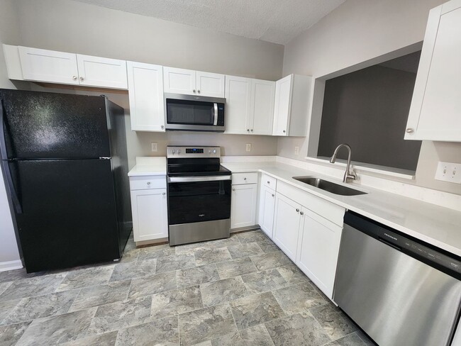 Foto del edificio - 2 Bedroom Townhome in Matthews!!