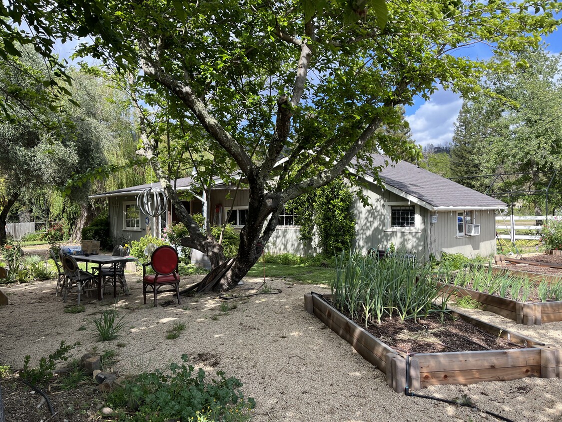 3764 Silverado Trl, Calistoga, CA 94515 House Rental in Calistoga, CA
