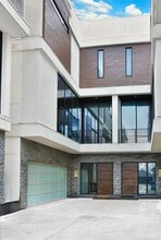 Building Photo - 819 W 24th St