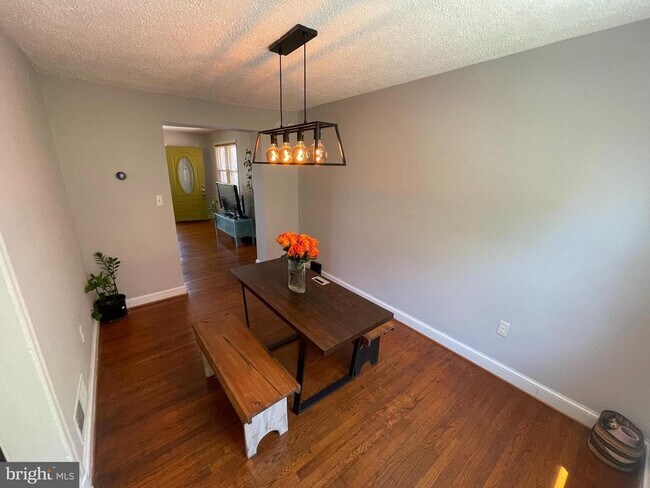 Building Photo - 553 Foxhall Pl SE