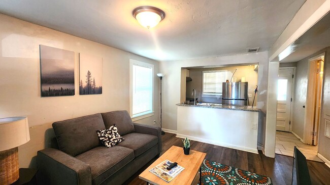 Building Photo - Furnished 1 Bed 1 Bath Apt in Linwood Plac...