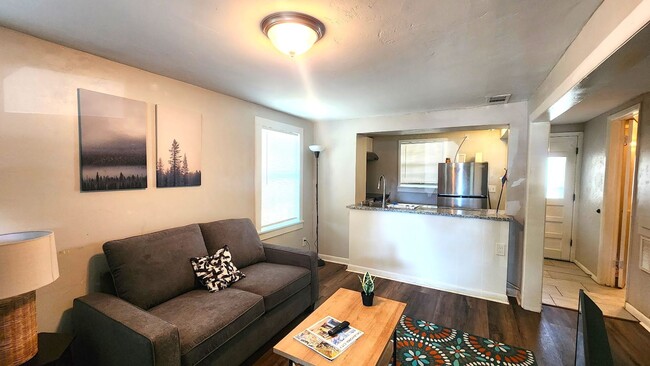 Building Photo - Furnished 1 Bed 1 Bath Apt in Linwood Place Add NW OKC