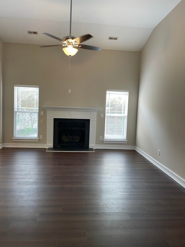 sala familiar - 8813 Castle Cliff Dr