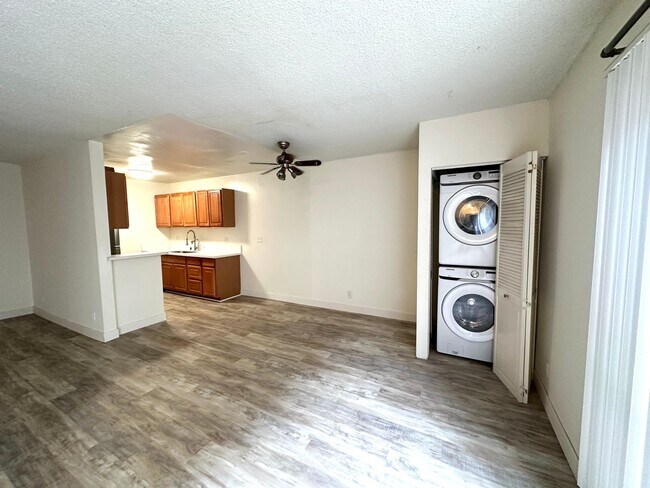 Building Photo - 12117 Pacific Ave