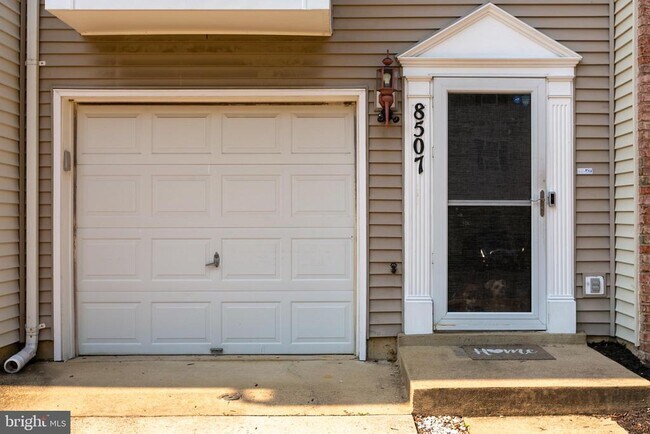 Building Photo - 8507 Towne Manor Ct