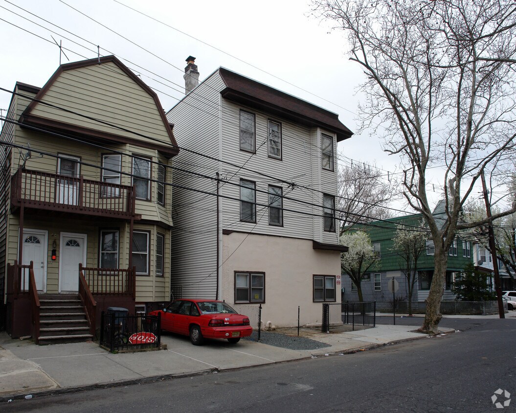 Building Photo - 42 Rutgers Ave
