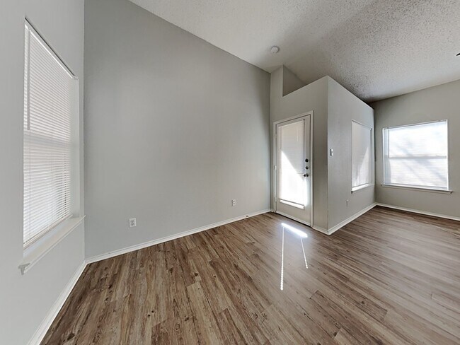 Foto del edificio - 943 Gaynor Ave
