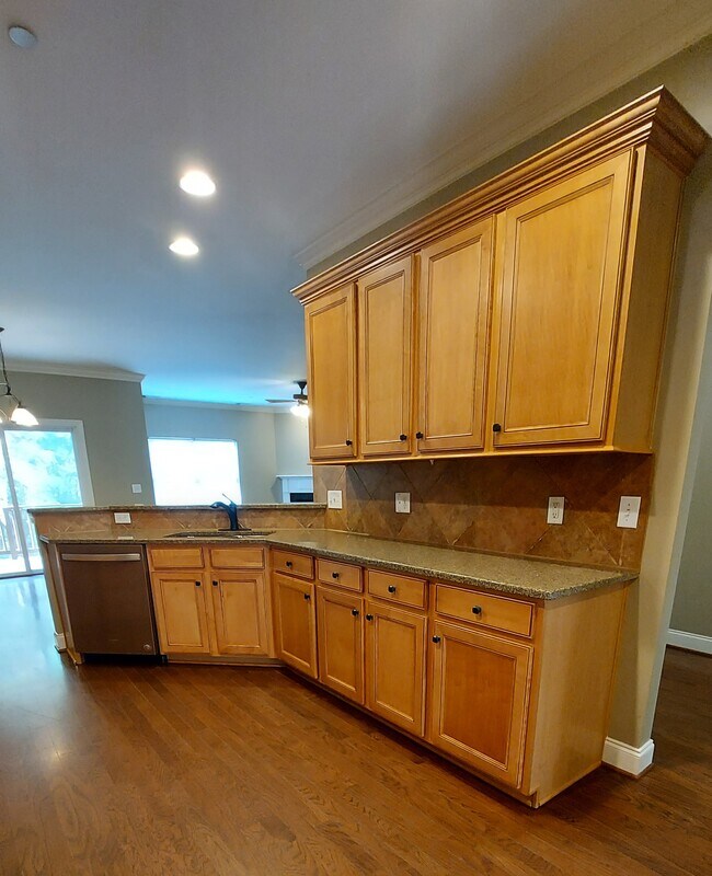 Foto del edificio - 4596 Sawmill Pl
