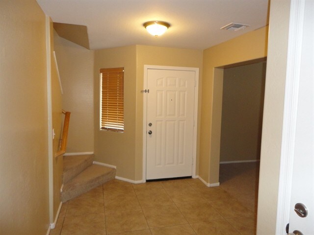 Building Photo - 386 E Daniella Drive
