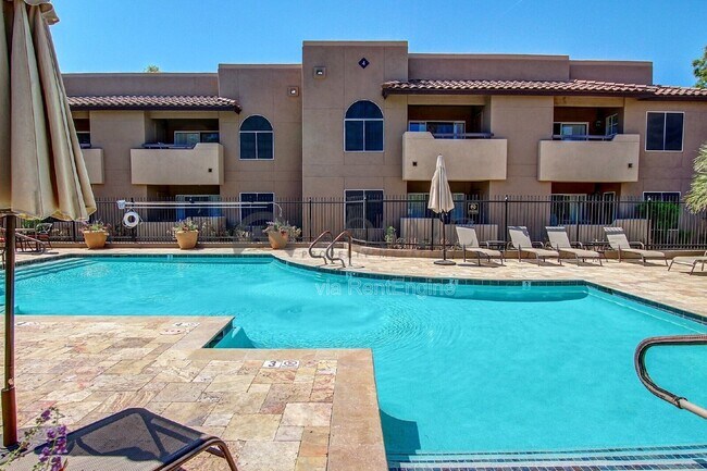 Foto del edificio - 9451 E Becker Ln