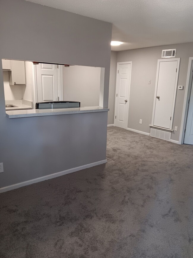 1Bd kitchen - Pinetree Place Apartments