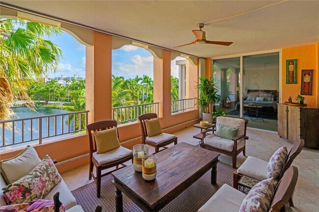 Foto del edificio - 737 Crandon Blvd