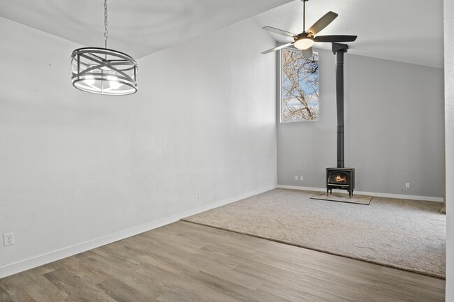 Building Photo - 60 Millpond Dr