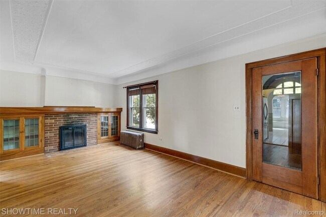 Building Photo - 2410 Yale Ave