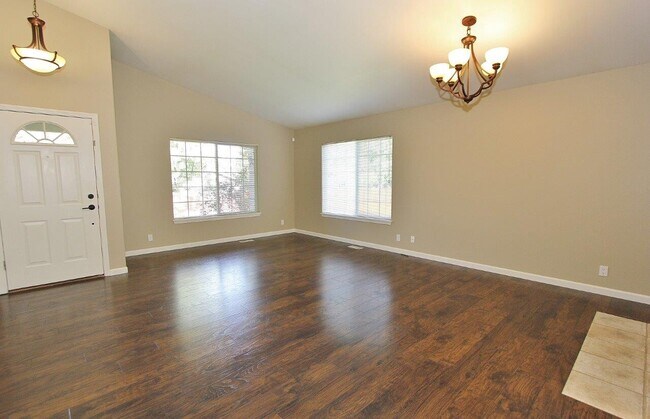 Building Photo - 6488 S Liveoak Pl