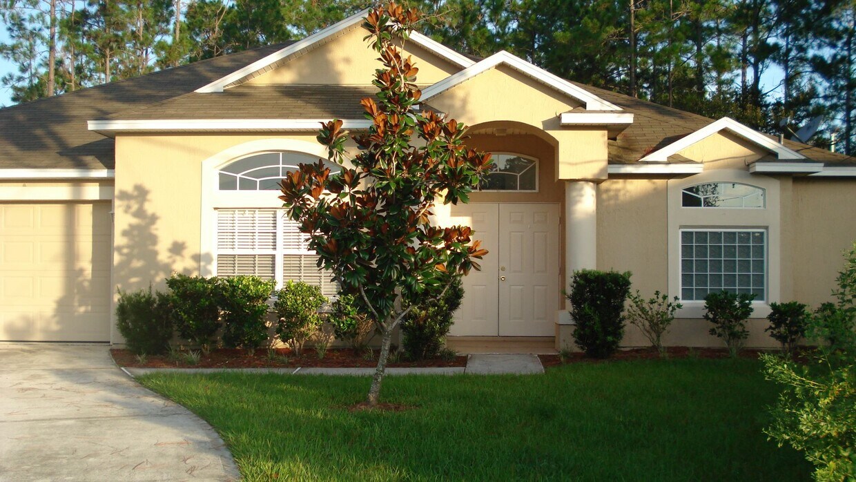 Foto principal - 3/2/2 House with screened in porch, on a c...