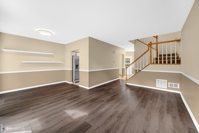 Building Photo - 1202 S Parkside Dr