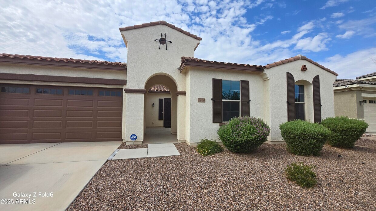 Foto principal - 19351 E Apricot Ln