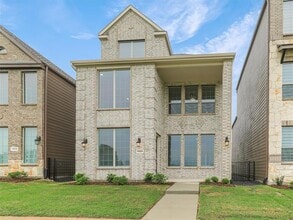 Building Photo - 1506 Lake District Dr