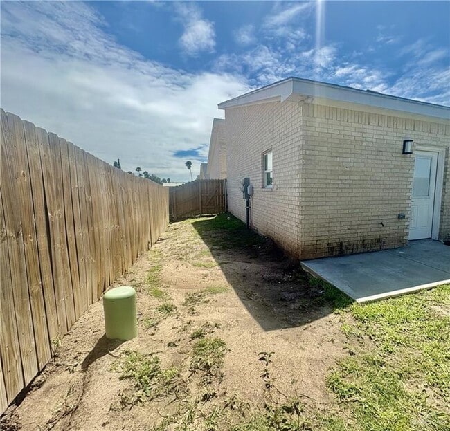 Building Photo - 13 San Jose Dr