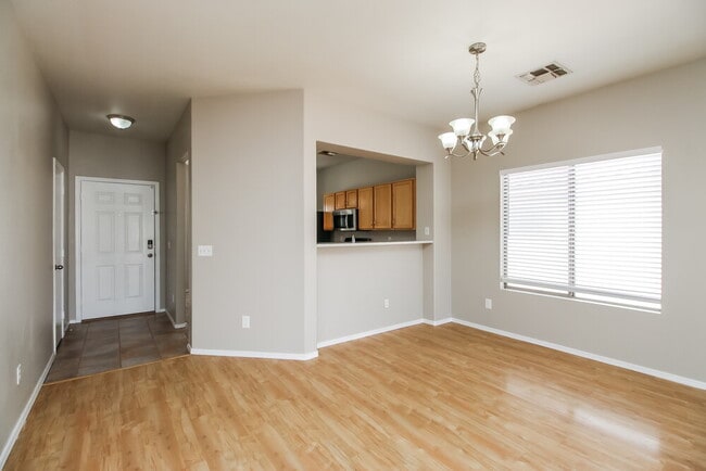Foto del edificio - 10457 E Birchwood Ave