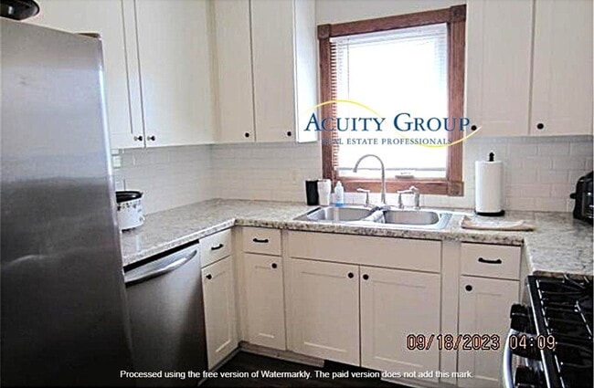 Building Photo - 4 Bedroom, 2,5 bath Duplex