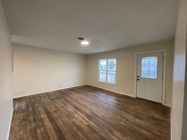 Building Photo - Updated 3/1.5 in Gables Neighborhood