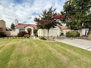 Building Photo - 10816 Petalo Dr