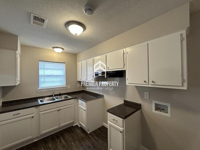 Building Photo - 2725 Shady Grove Dr