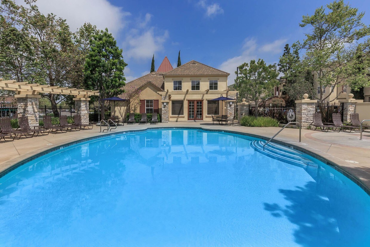 Laurel Terrace Apartment Homes Apartments 2000 Corporate Dr Ladera