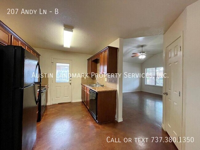 Building Photo - 207 Andy Ln
