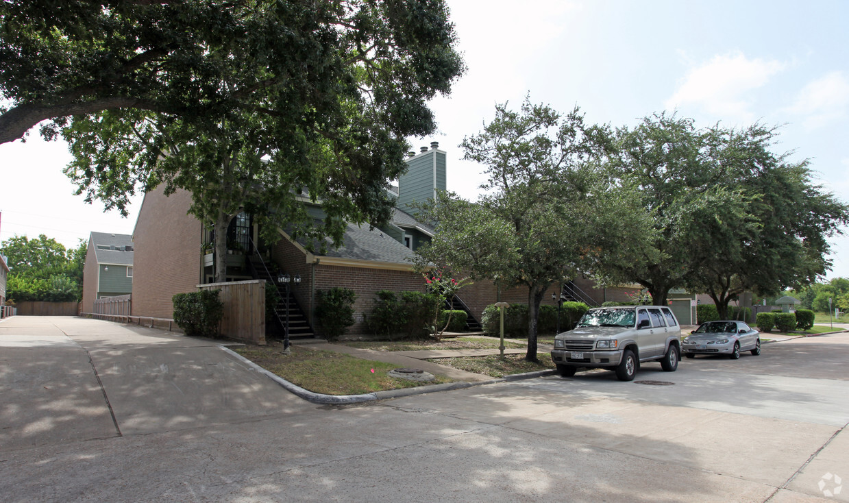 Building Photo - Westhollow Place