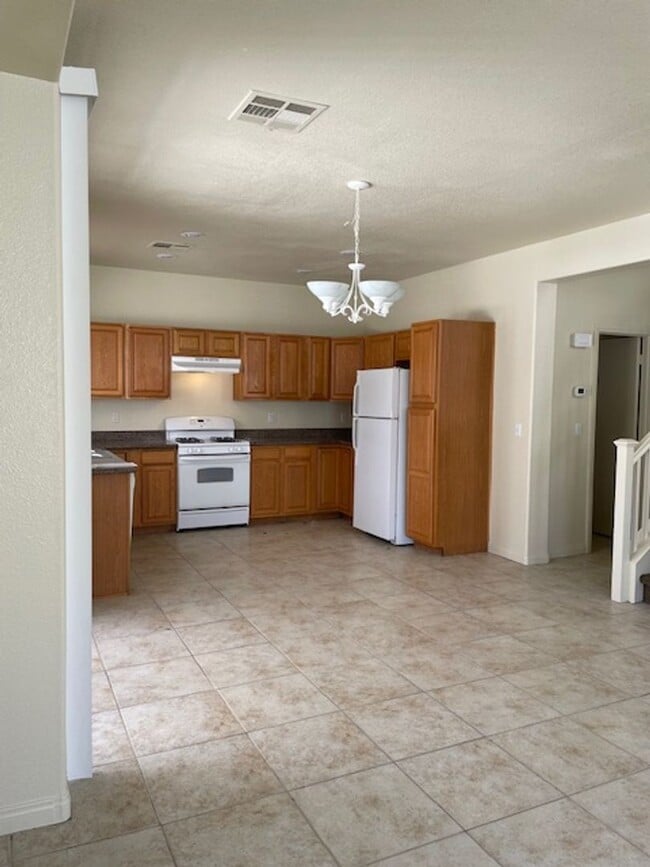 Foto del edificio - MOVE-IN READY 4BR/3BA SINGLE FAMILY HOME I...