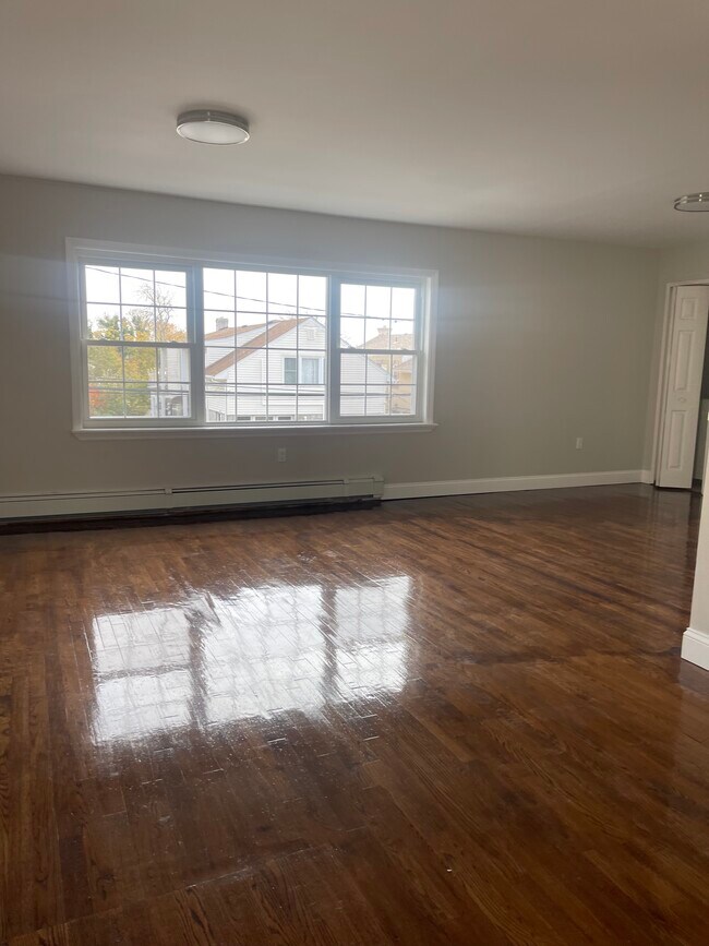 living room - 1425 Point Breeze Pl