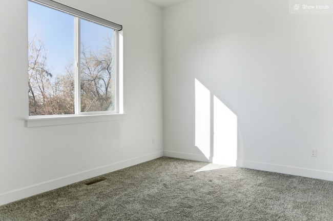 Building Photo - 193 300 E