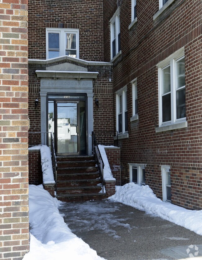 Building Photo - 330-338 E 23rd St