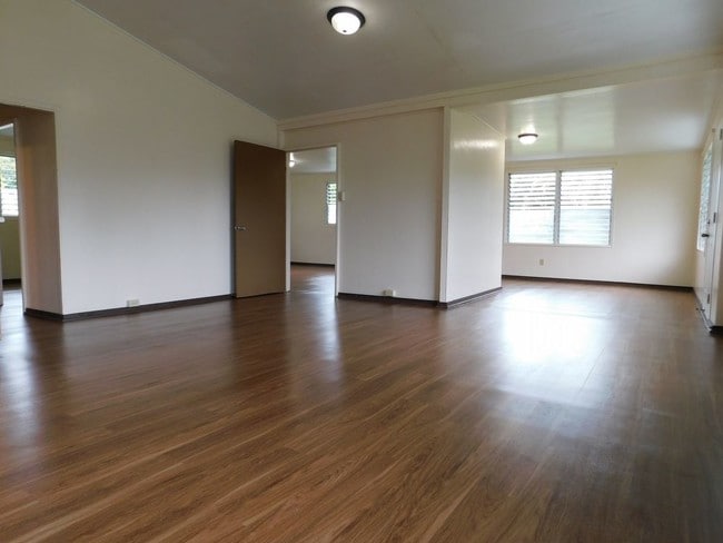 Building Photo - 47-205 Ahaolelo Rd Kaneohe HI 96744