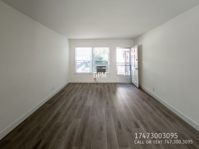 Foto del edificio - Modern 1BR in Prime Burbank + Garage