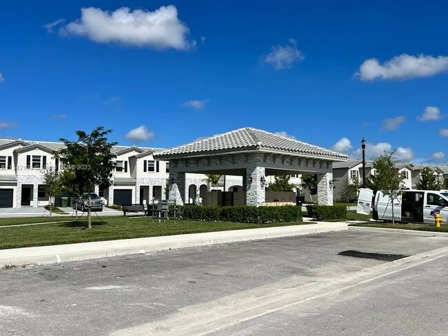 Foto del edificio - 2633 SE 10th St