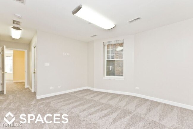Building Photo - 7534 N Claremont Ave