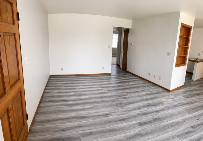 Foto del edificio - 2 Bedroom Lower in Neenah. Heat & Water included