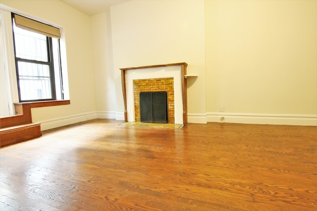 Building Photo - 224 W 72nd St