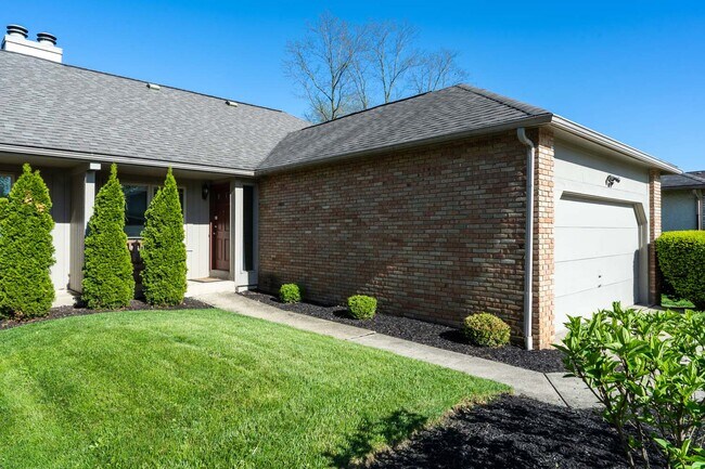 Lado derecho del dúplex - 69 Groton Drive