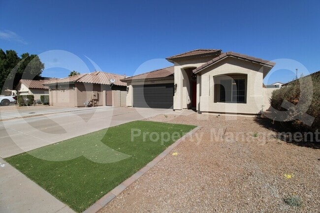Building Photo - 724 E Redondo Dr