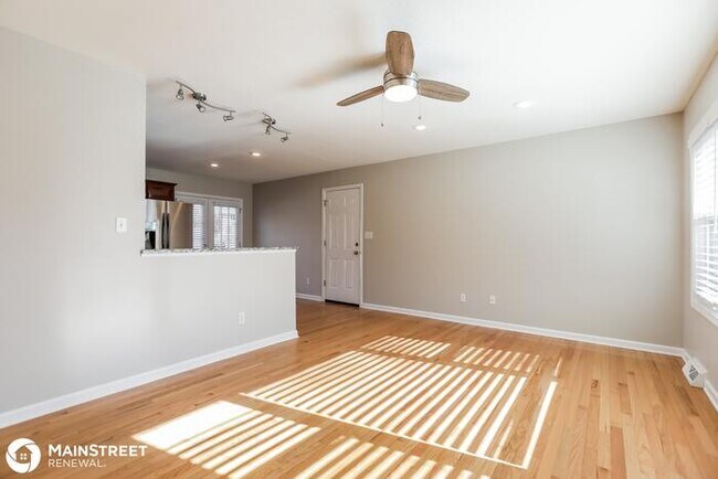 Building Photo - 400 W 101st St, Kansas City, MO 64114