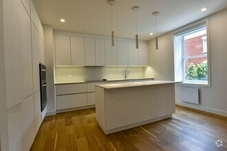Building Photo - 590 Av. Outremont